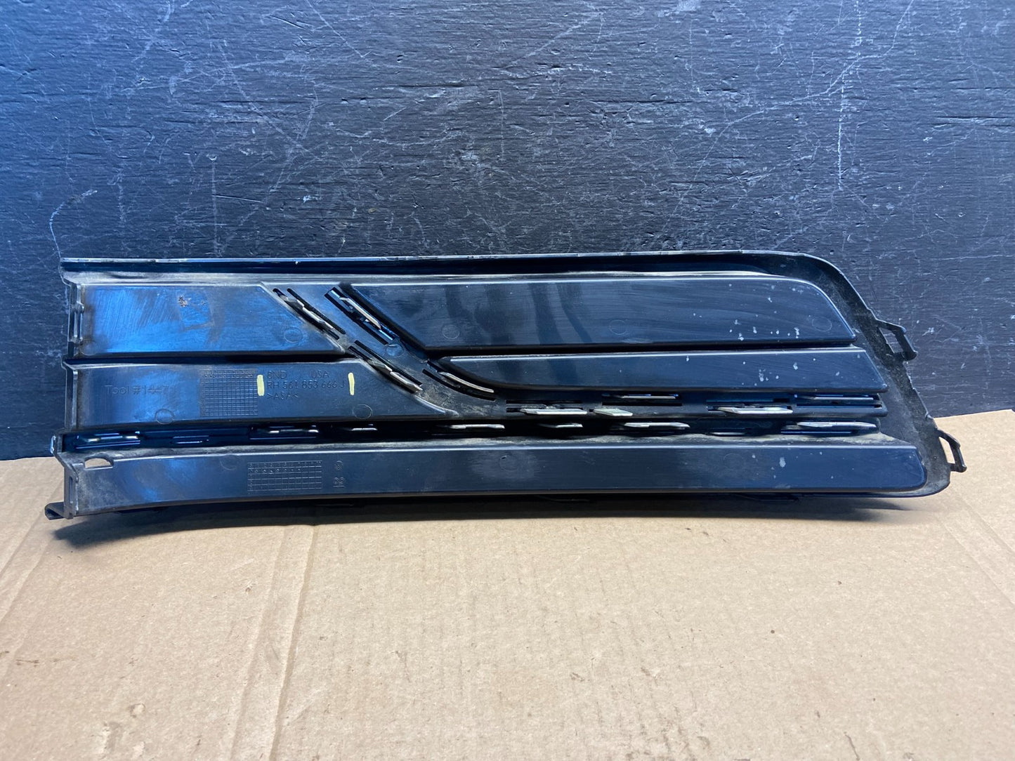 2012-2015 Volkswagen Passat Front Right Passenger Fog Light Cover Bezel AE2351 D2