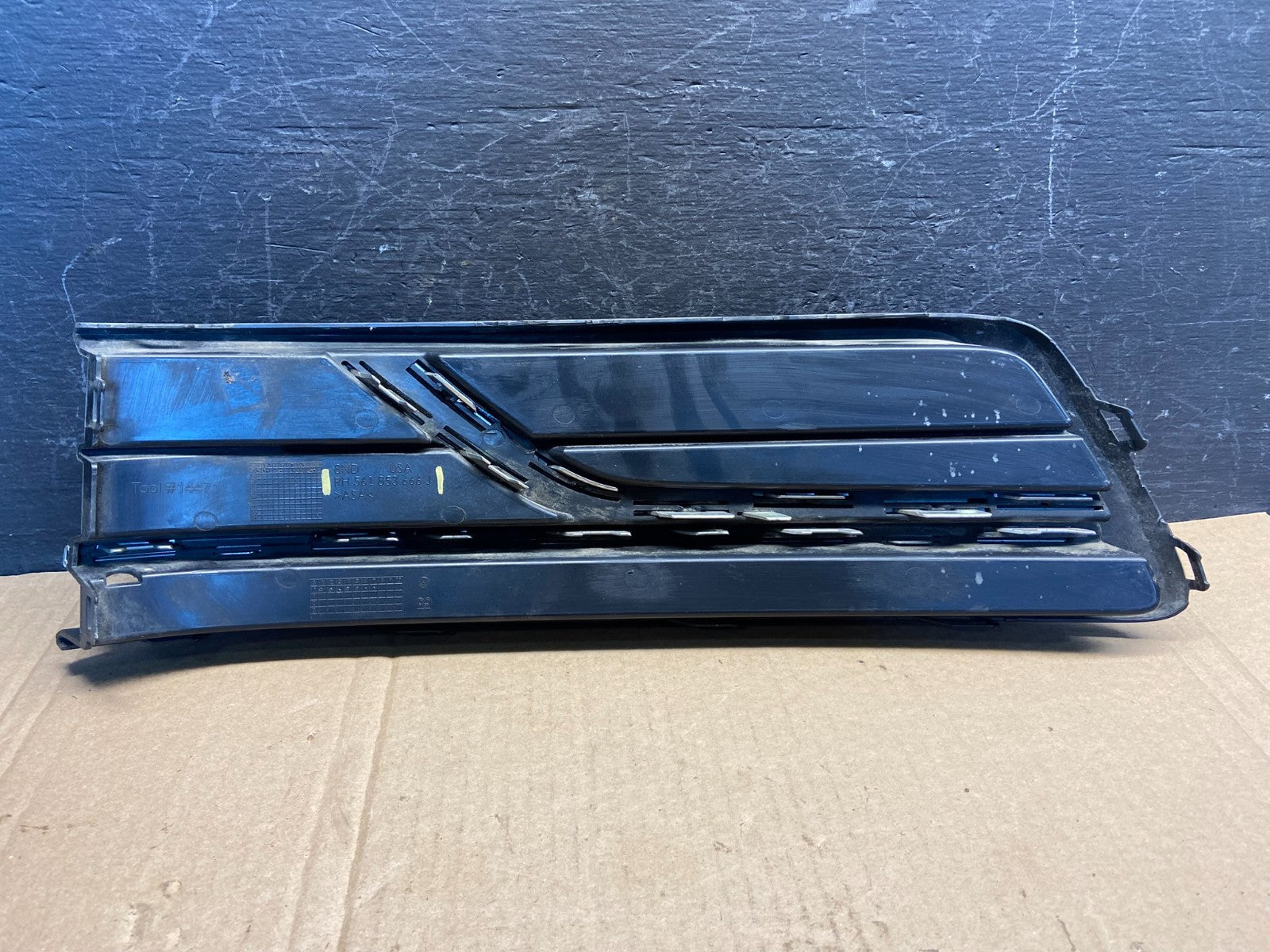 2012-2015 Volkswagen Passat Front Right Passenger Fog Light Cover Bezel AE2351 D2