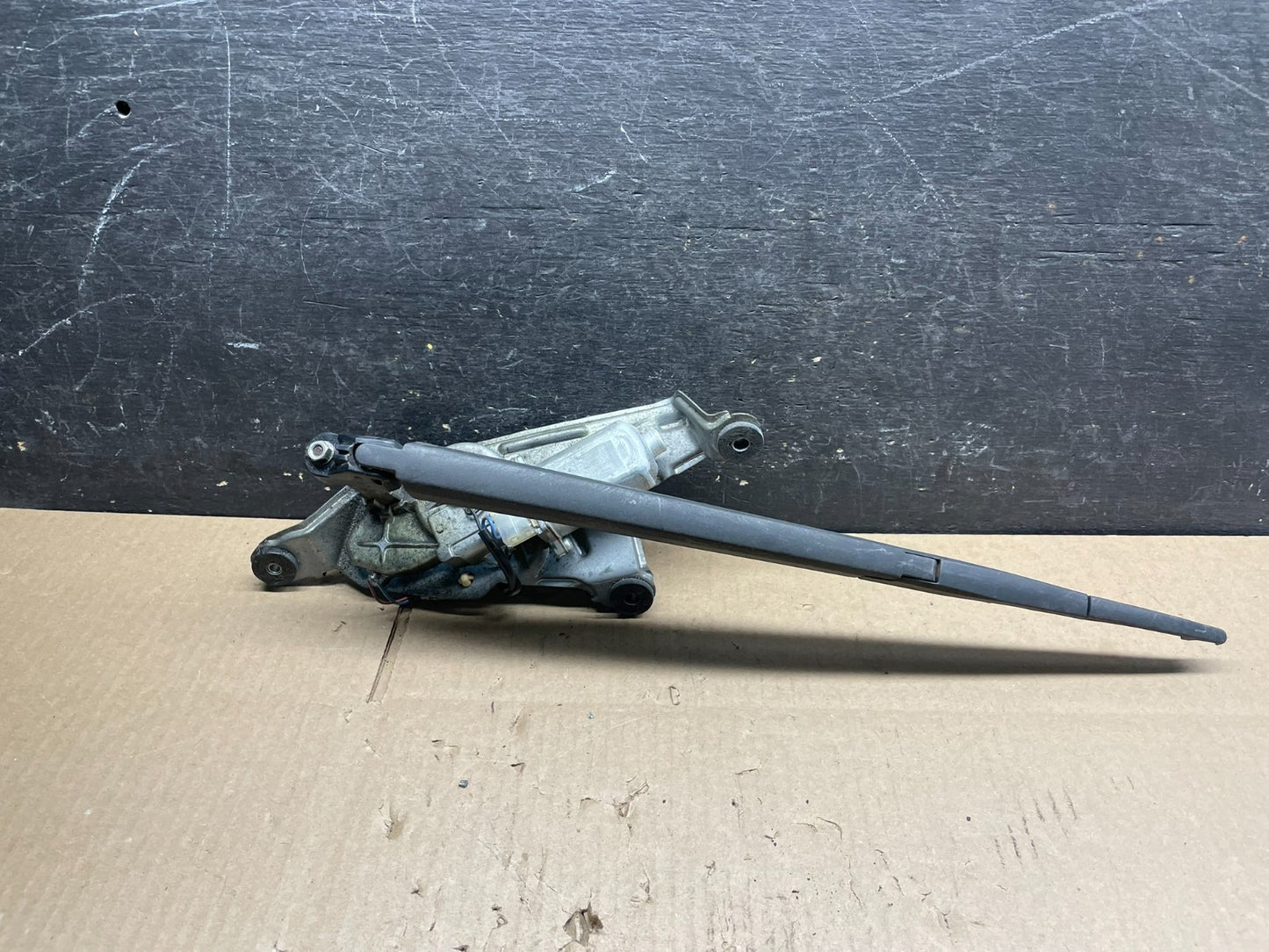 2007 to 2015 Mazda CX-9 CX9 Windshield Rear Wiper Motor v8807 DG0