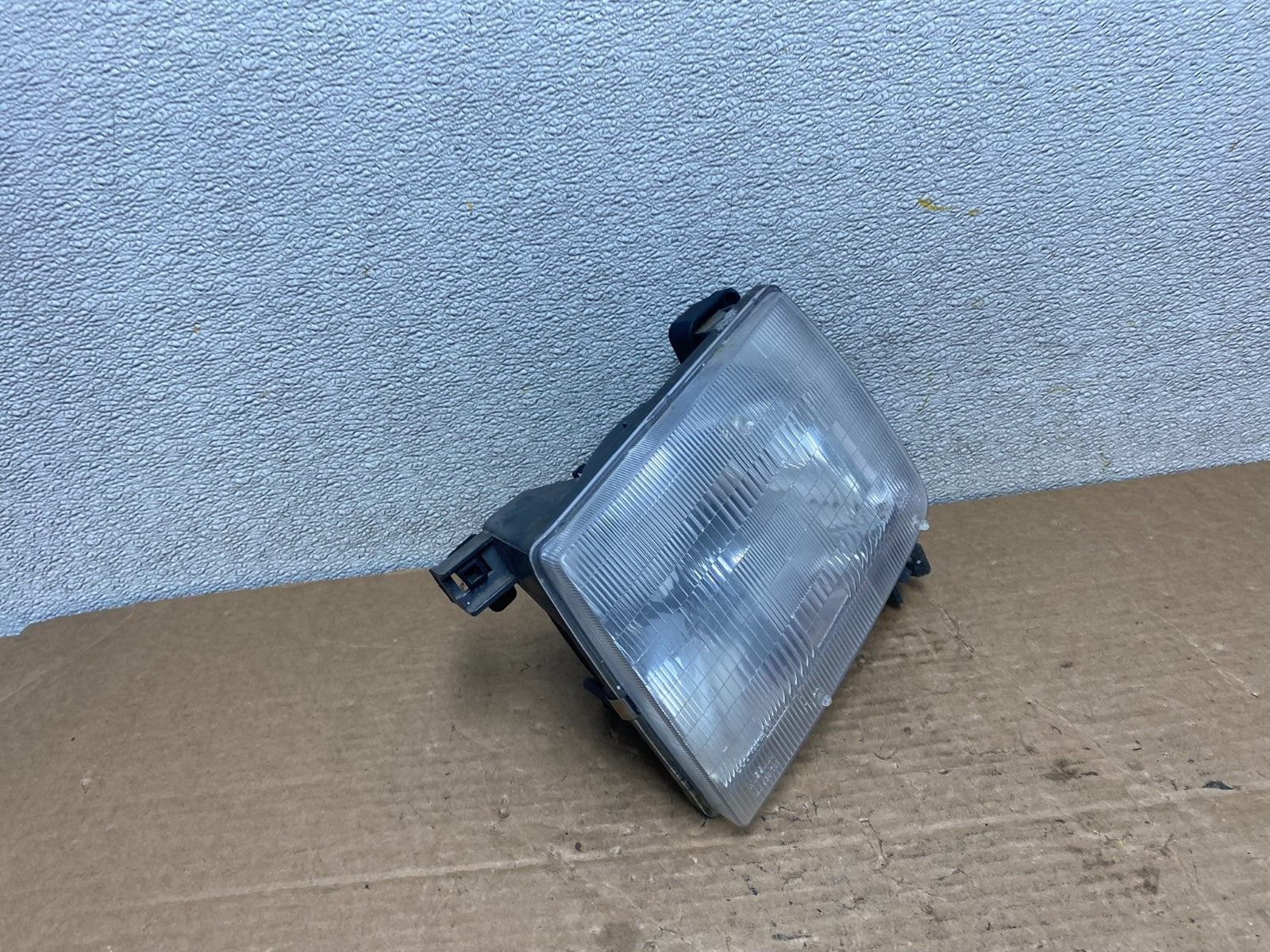 2000-2001 Nissan Xterra Left Driver Lh Side Halogen Headlight Z2748 DW2