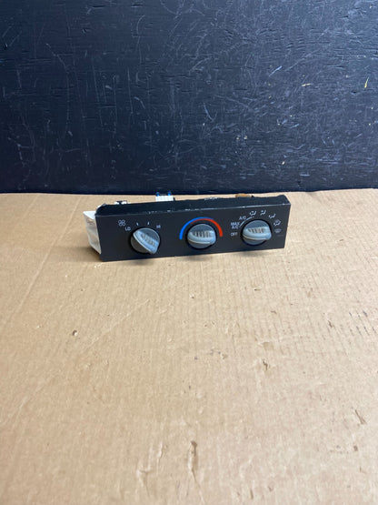 2001 - 2007 GMC Chevrolet Express 1500 Climate Control A/C AE4451 DG0