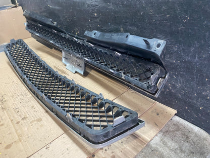2007 to 2014 Chevrolet Tahoe Suburban Lower Upper Grill Grille Set Oem V2766 DG8