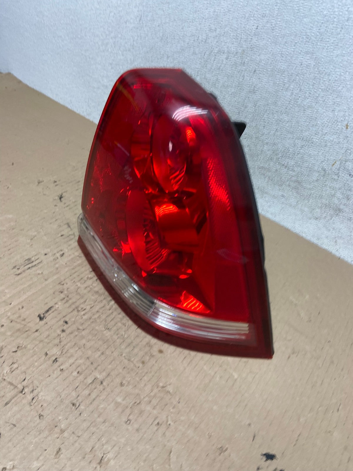 2004 2007 Chevrolet Malibu Hatchback Right Passenger Side Tail Light AF5951 LK1