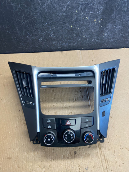 2011 - 2014 Hyundai Sonata Center Radio Climate Control Air Vent Bezel AE4098 DG0