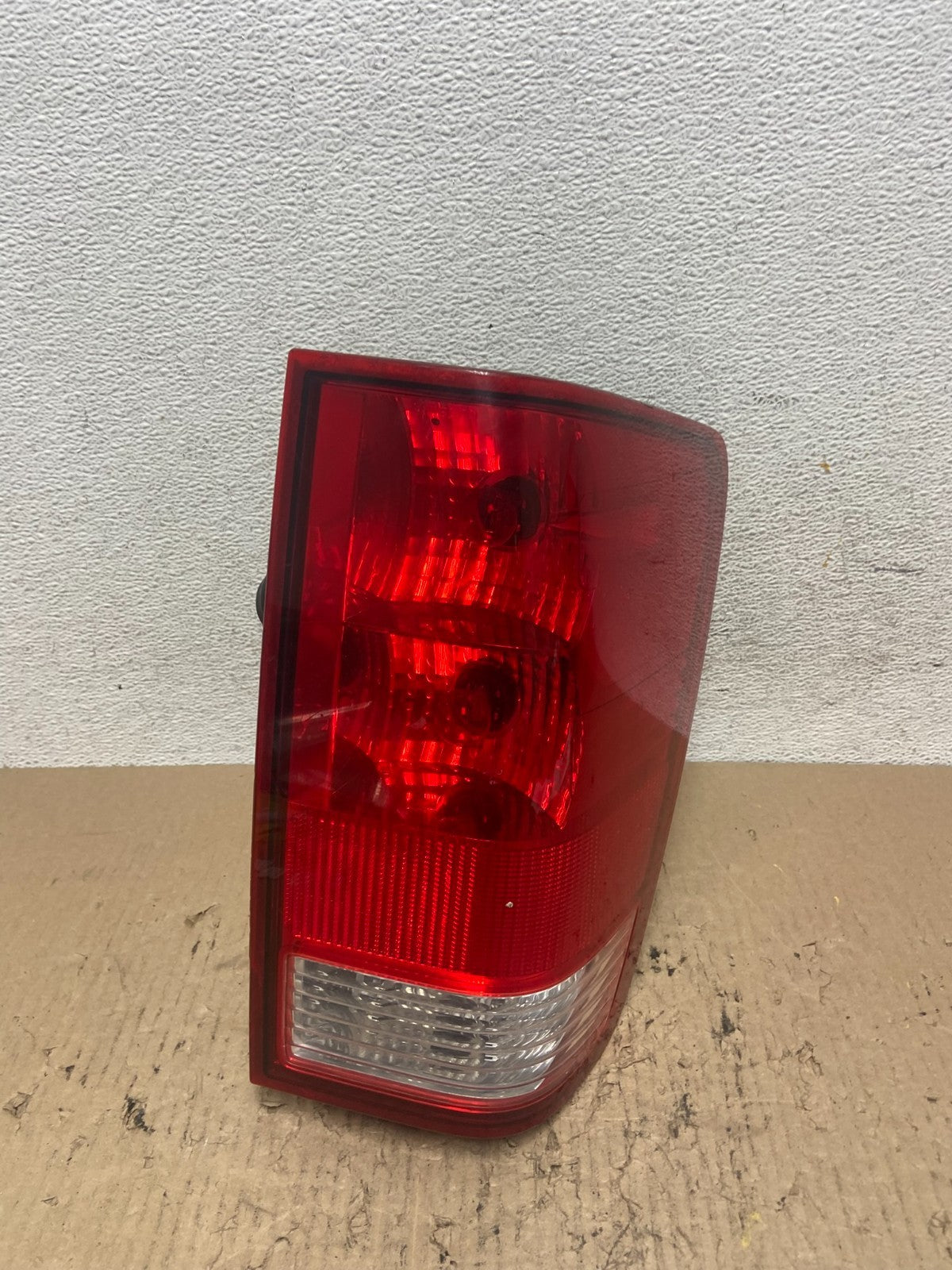 2004 to 2015 Nissan Titan Right Passenger RH Side Tail light AF7140 DW0