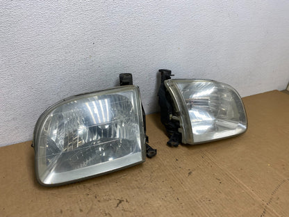 2001-2004 Toyota Sequoia Left+Right Side Halogen Headlights AC7717 DW2