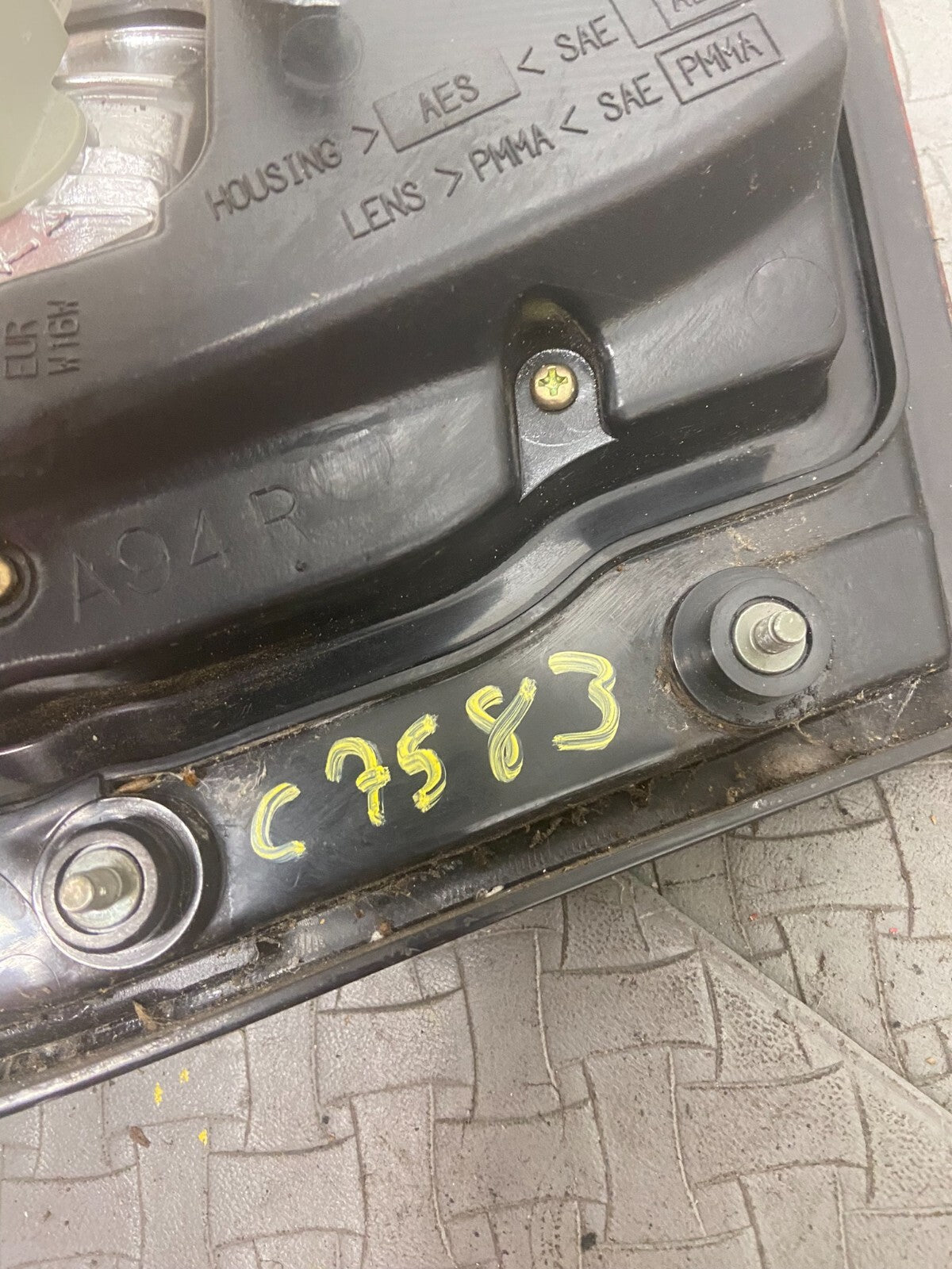 2000-2001 Infiniti i30 Right Passenger Rh Side Tail Light Inner Oem C75838