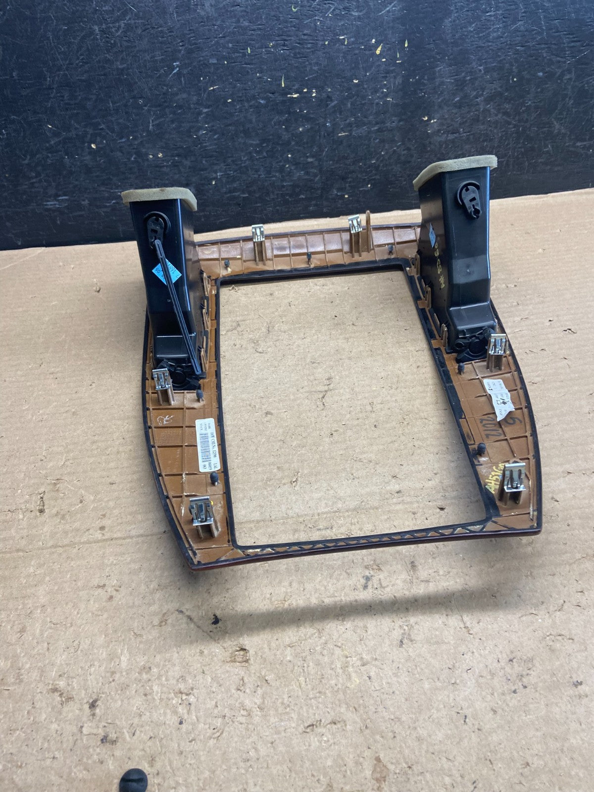 2007-2011 Cadillac STS Center Dash Trim Radio Bezel Vent Wood AH53606