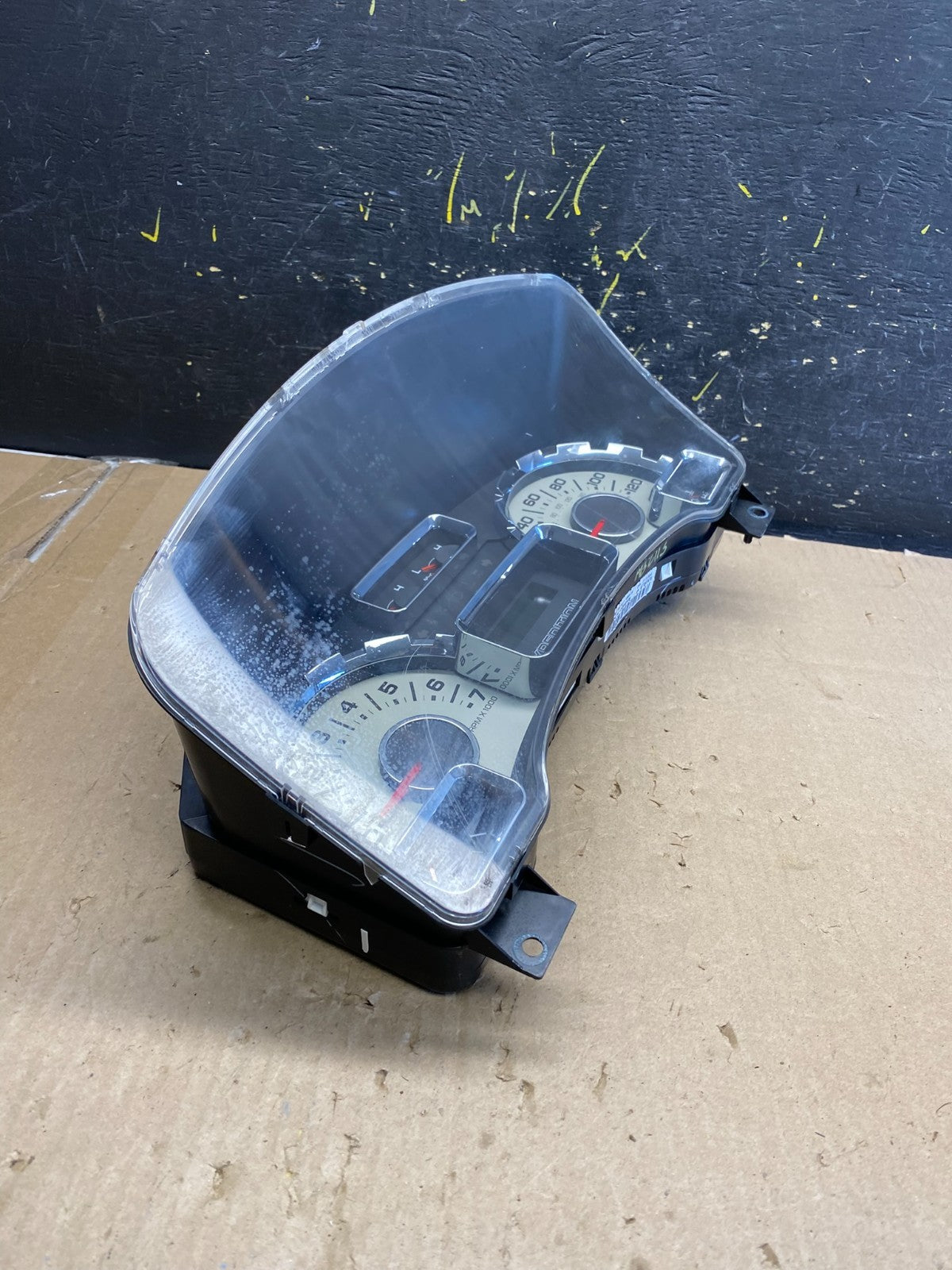 2010 2011 Ford  Expedition Speedometer Cluster Gauge Oem ab2113 DG2