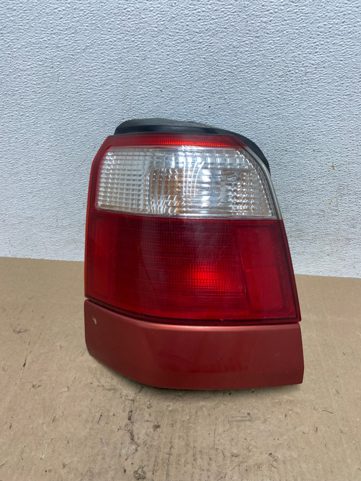 2001 2002 Subaru Forester Left Driver LH Side Tail Light AE6553 LK0