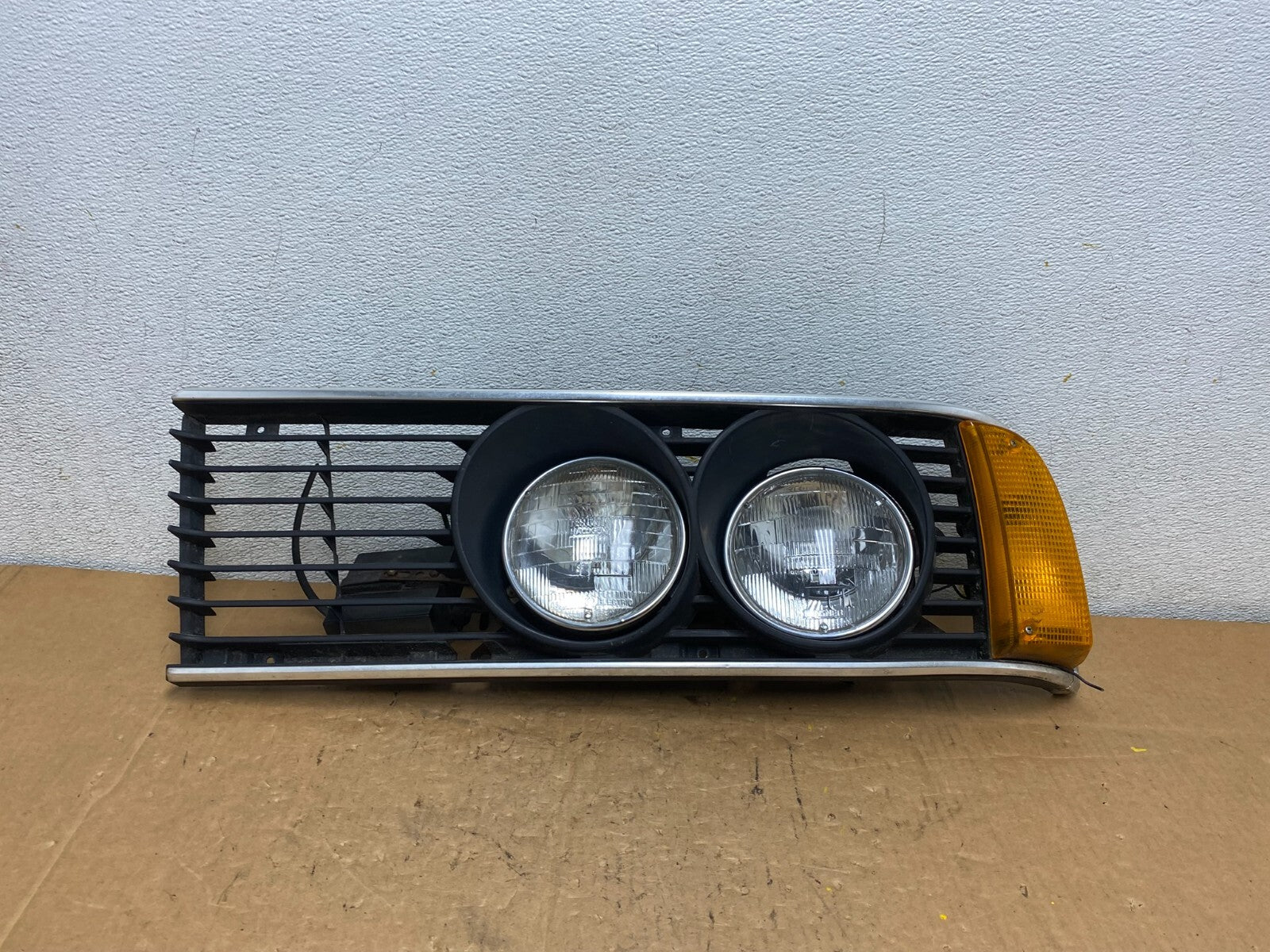 1978 to 1982 BMW 7 E23 733i  Left Driver LH Halogen Headlight W/Cover N6530 DG0