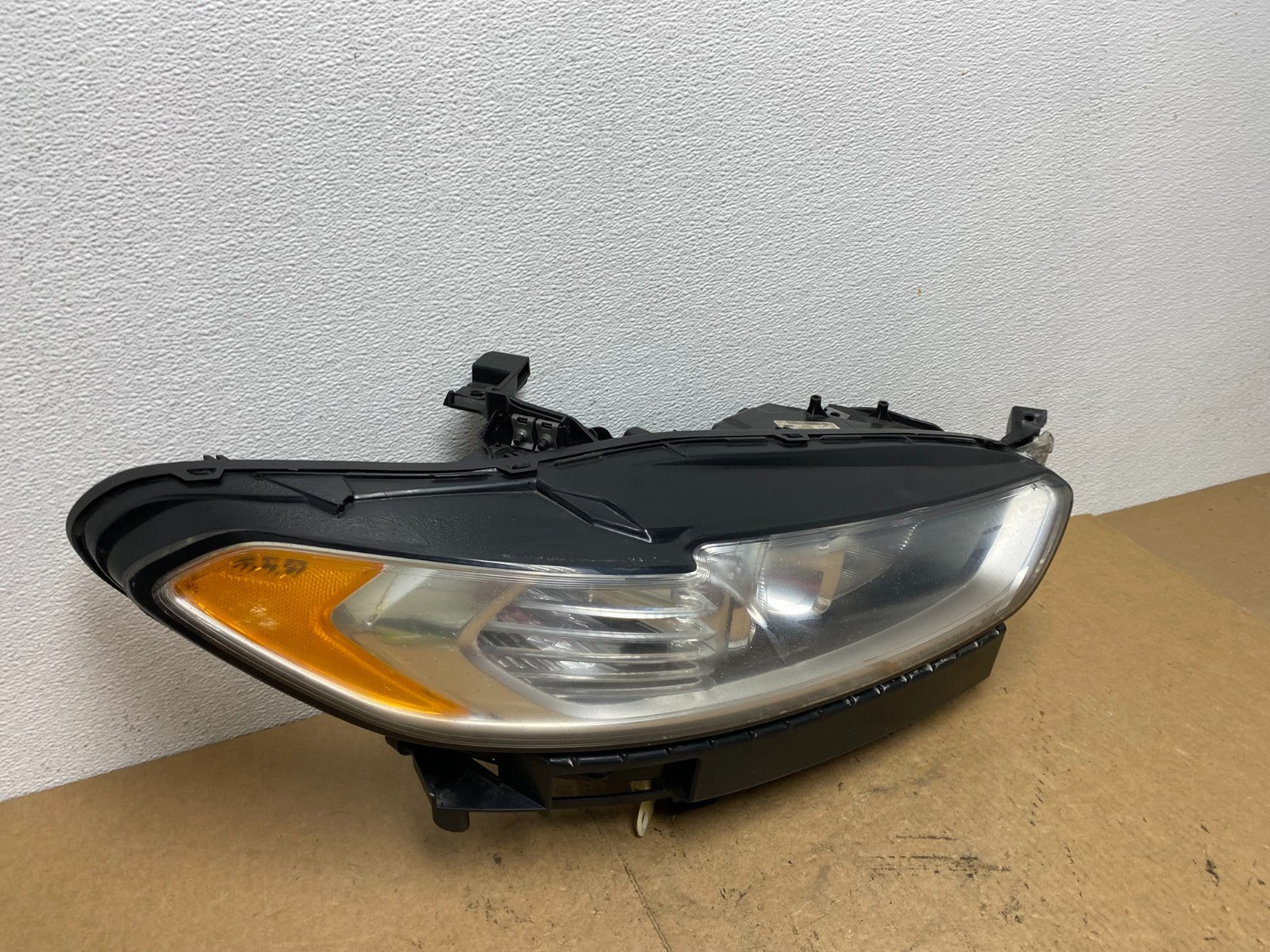 2013 to 2016 Ford Fusion Right Passenger Rh Side Headlight AC3534 DW2