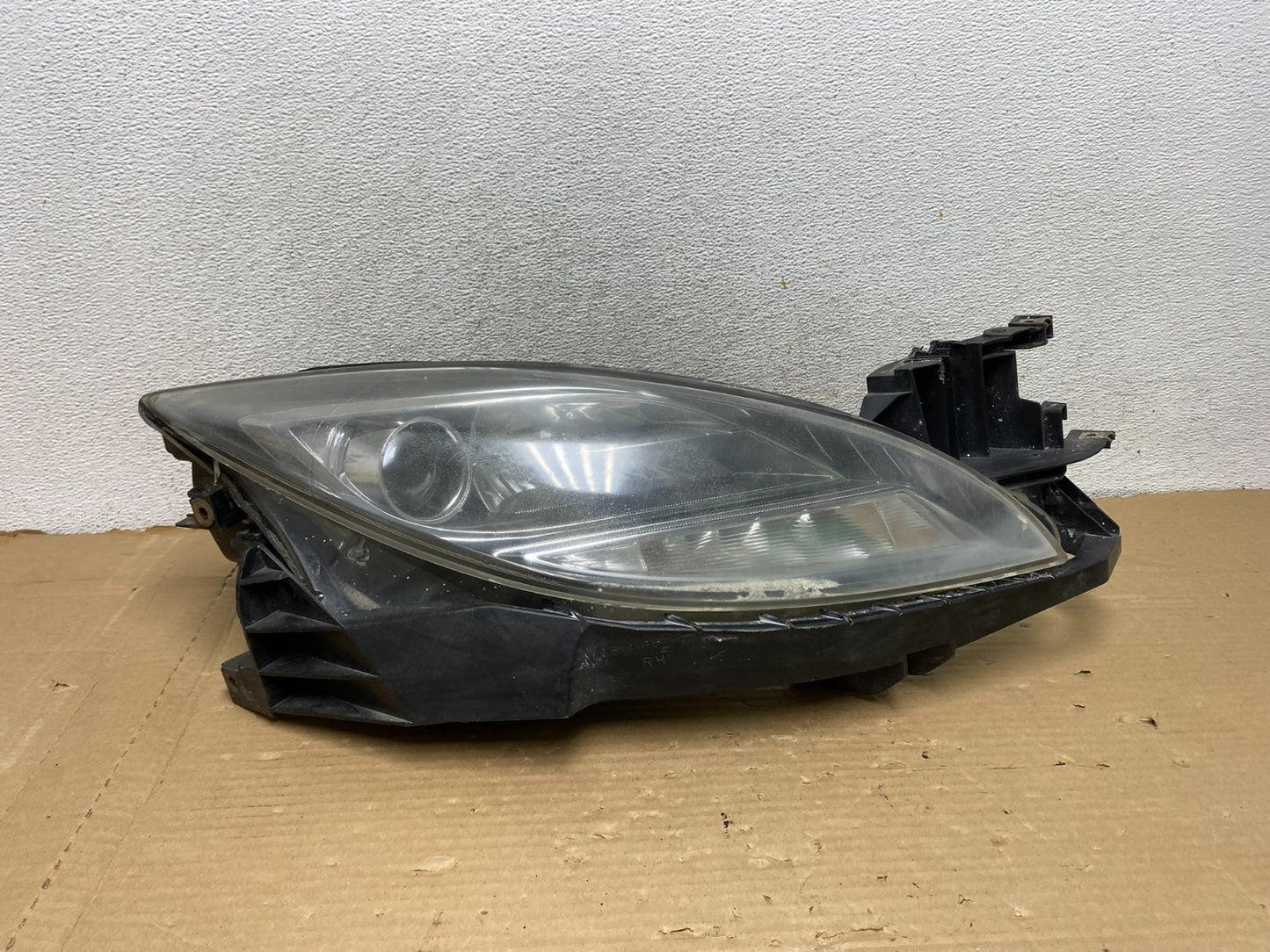 2009 - 2010 Mazda 6 Right Passenger Side Xenon Headlight AG8152 DW0