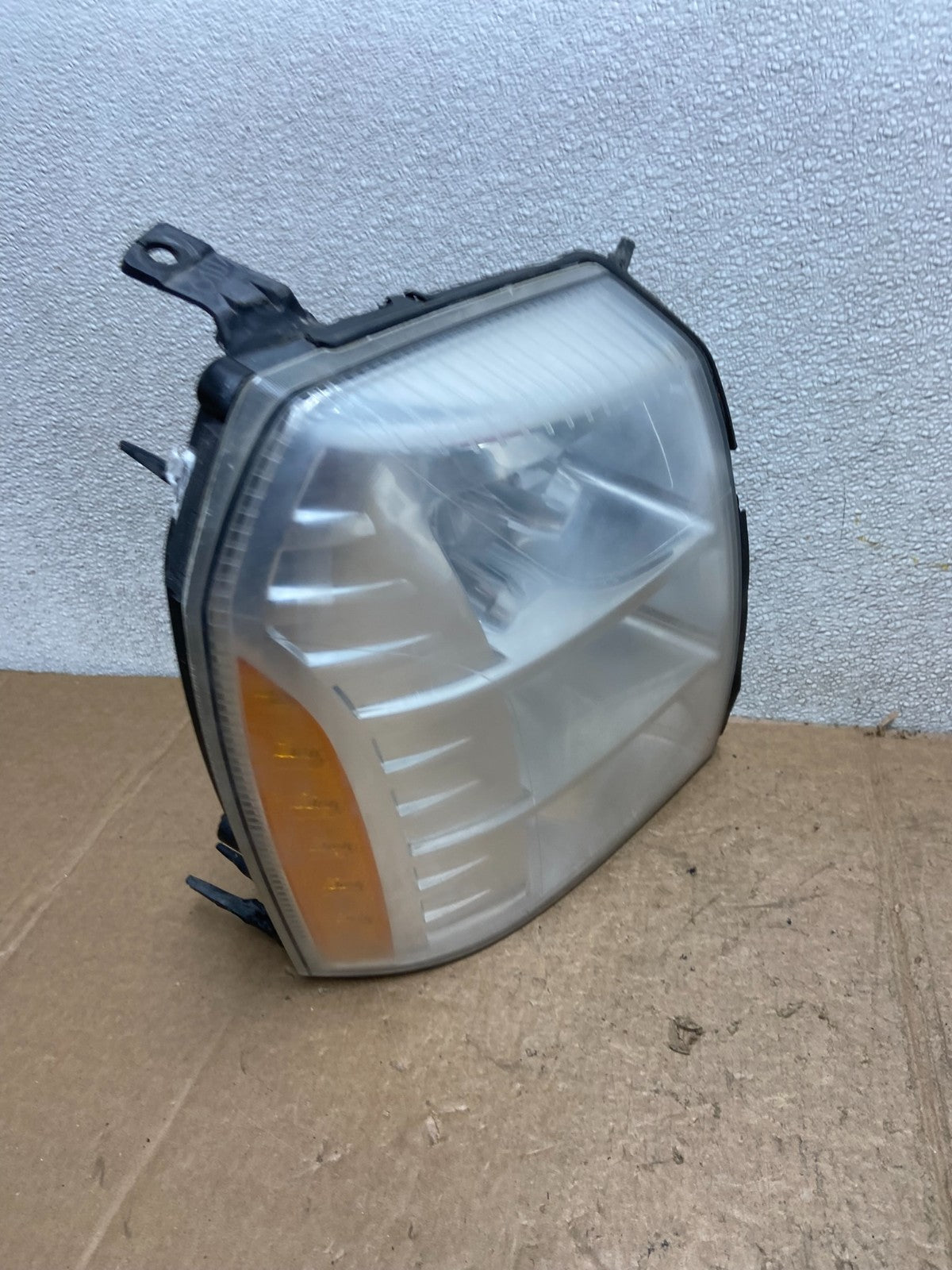 2007 - 2014 Cadillac Escalade Right Passenger Side Xenon HID Headlight AA52292
