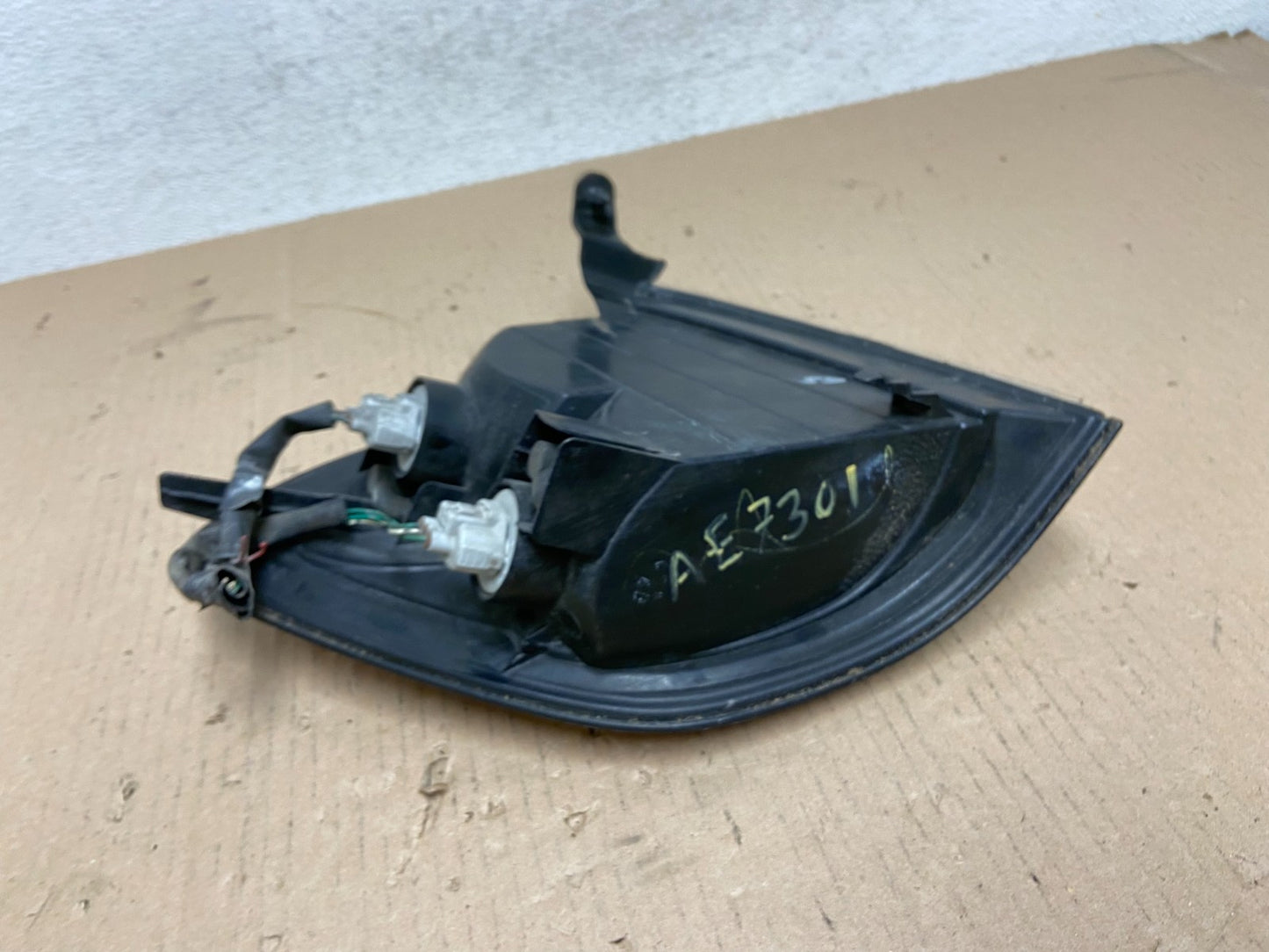 2001 - 2004 Toyota Sequoia Left Driver LH Side Parking Turn Signal AE7301 DW7
