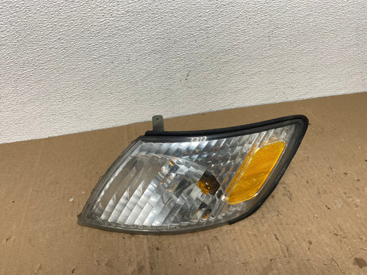 2000 to 2001 Lexus ES300 Left Driver LH Side Turn Signal OEM AB6939 LK0