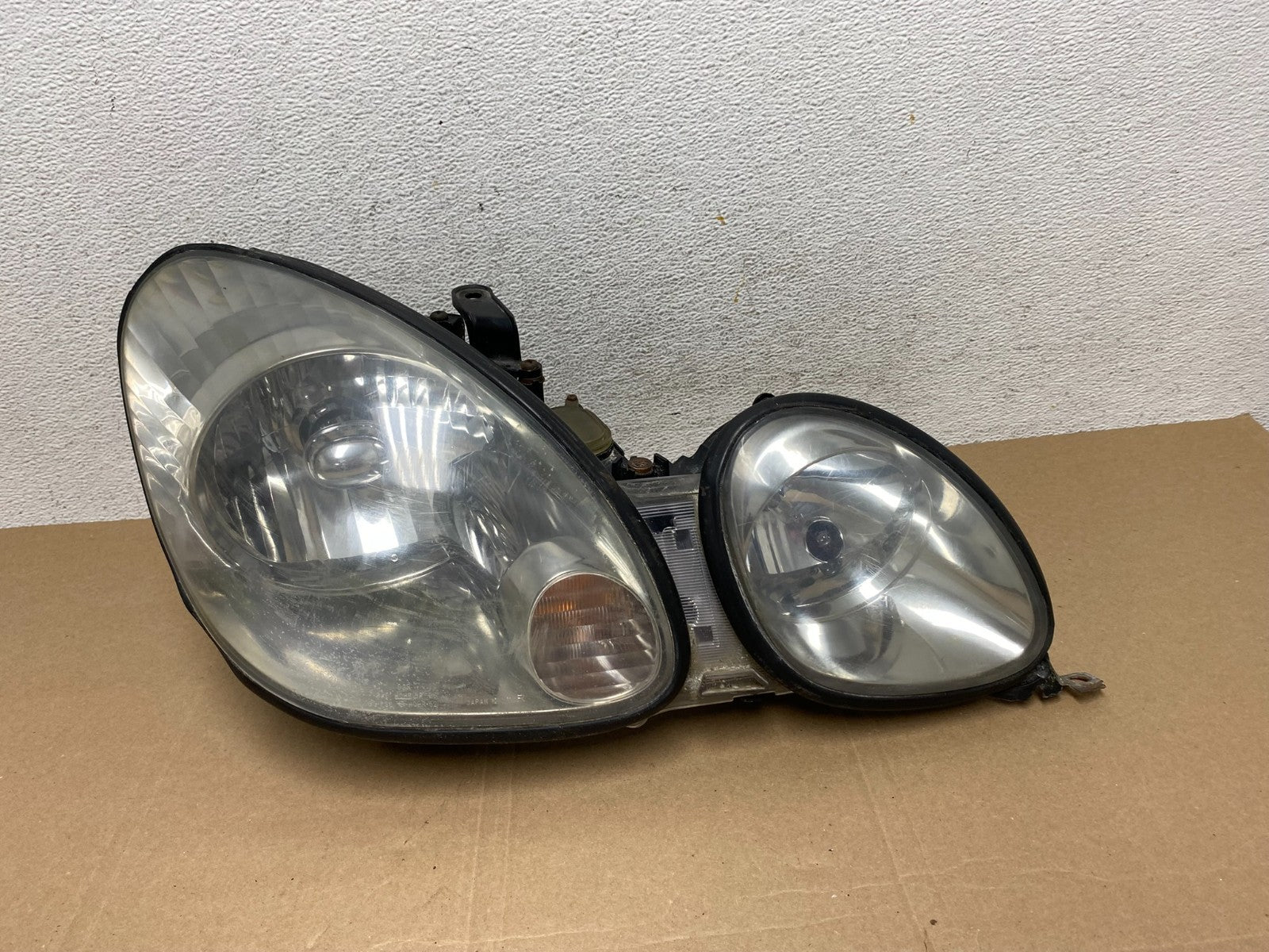 2001 to 2005 Lexus GS430 Gs300 Right Passenger Headlight Xenon HID AE4833 DW0