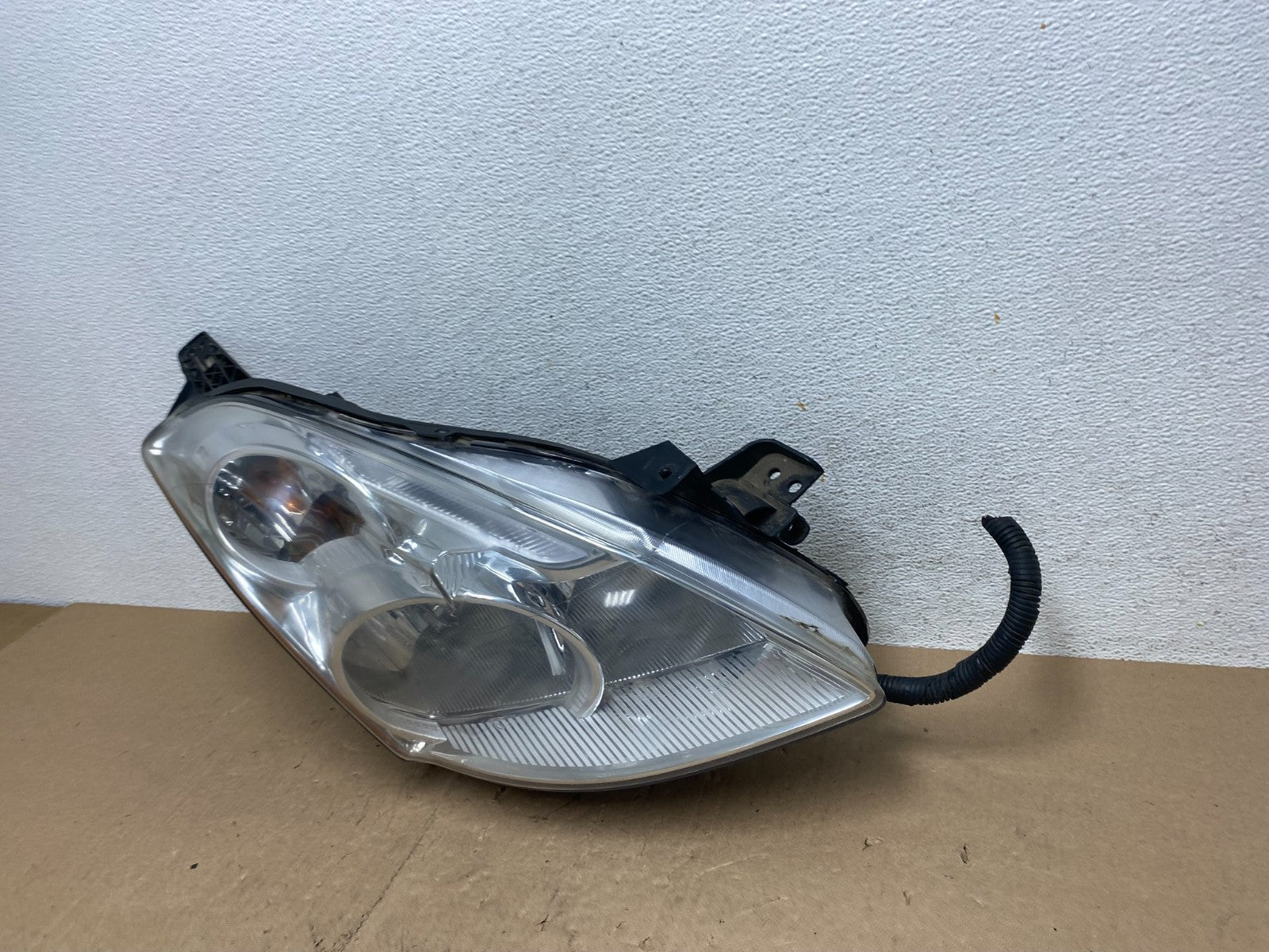 Sedan 2010 2011 2012 Nissan Altima Headlight Right Passenger Rh AE6871 DW1