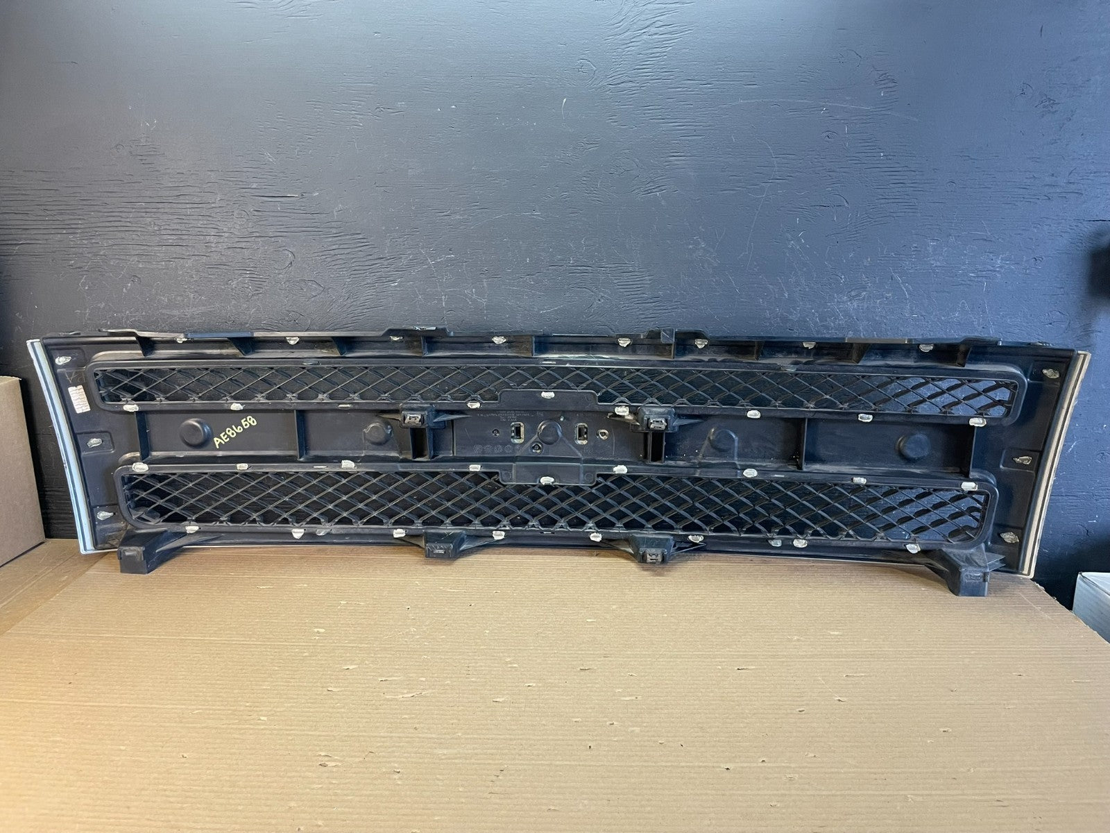 2007 to 2013 Chevrolet Silverado 1500 Front Chrome Grille Grill AE8658 DW3