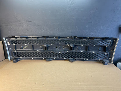 2007 to 2013 Chevrolet Silverado 1500 Front Chrome Grille Grill AE8658 DW3