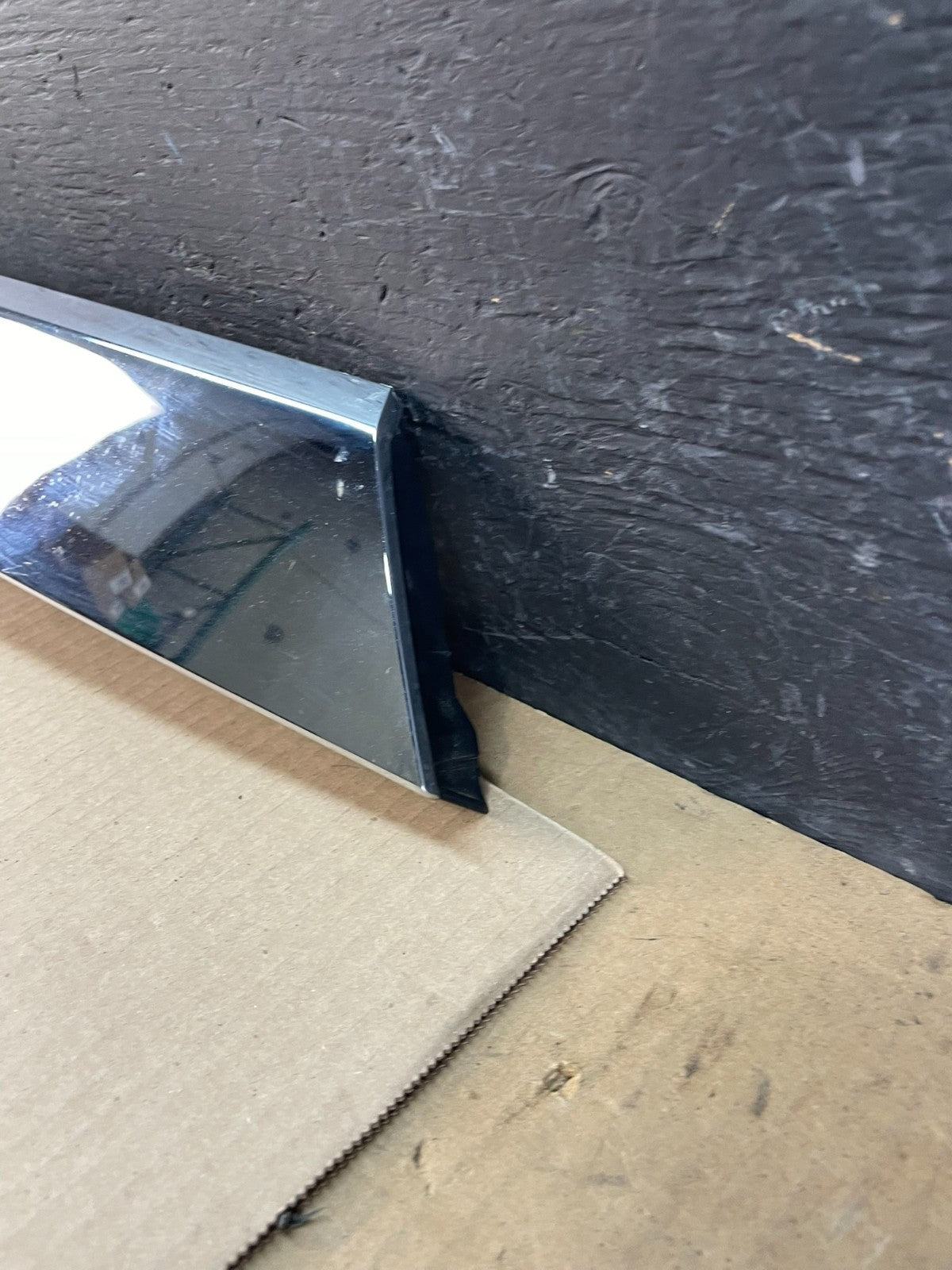 2011-2013 Jeep Grand Cherokee Liftgate Garnish Molding Trim W/ Camera AC1903 DG1
