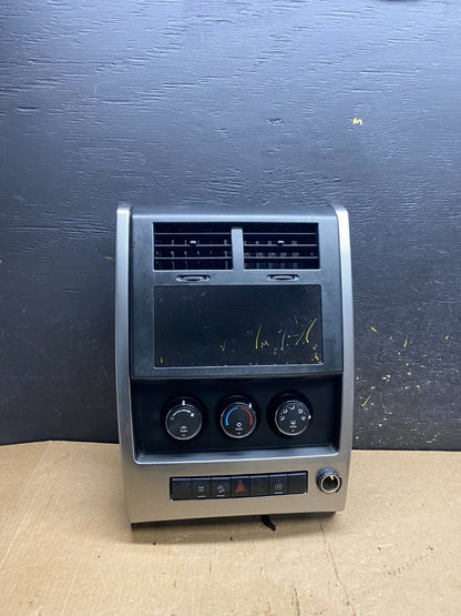 2008 to 2012 Jeep Liberty Dash Climate Temperature Control Radio Bezel z4317 DG0