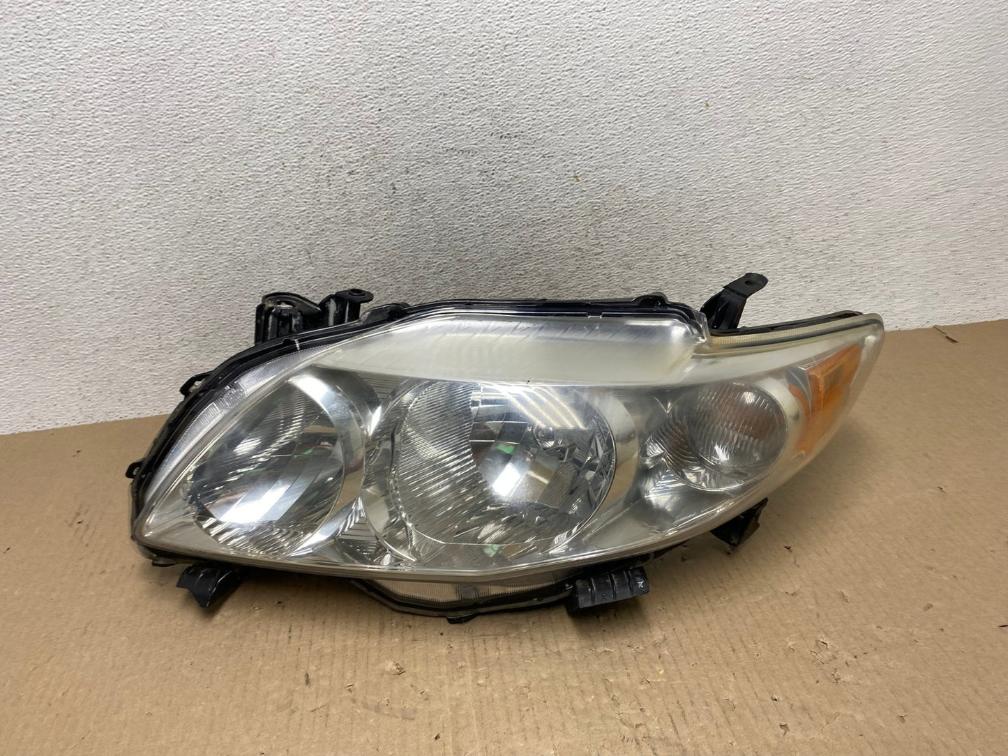 2009 to 2010 Toyota Corolla Left Driver LH Headlight AE9627 LK0