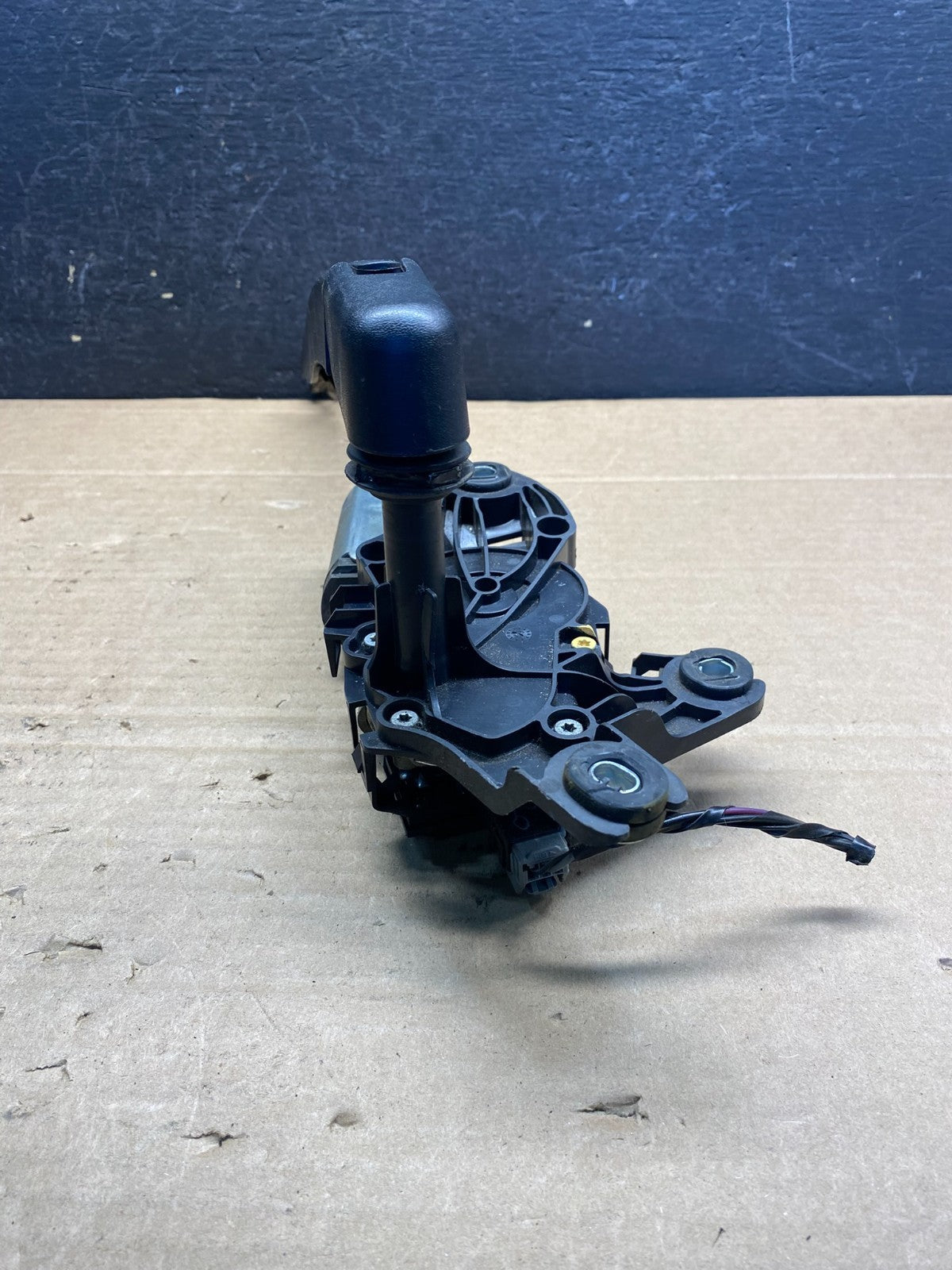 2011 to 2019 Ford Explorer Rear Windshield Wiper Motor ae8210 DG4
