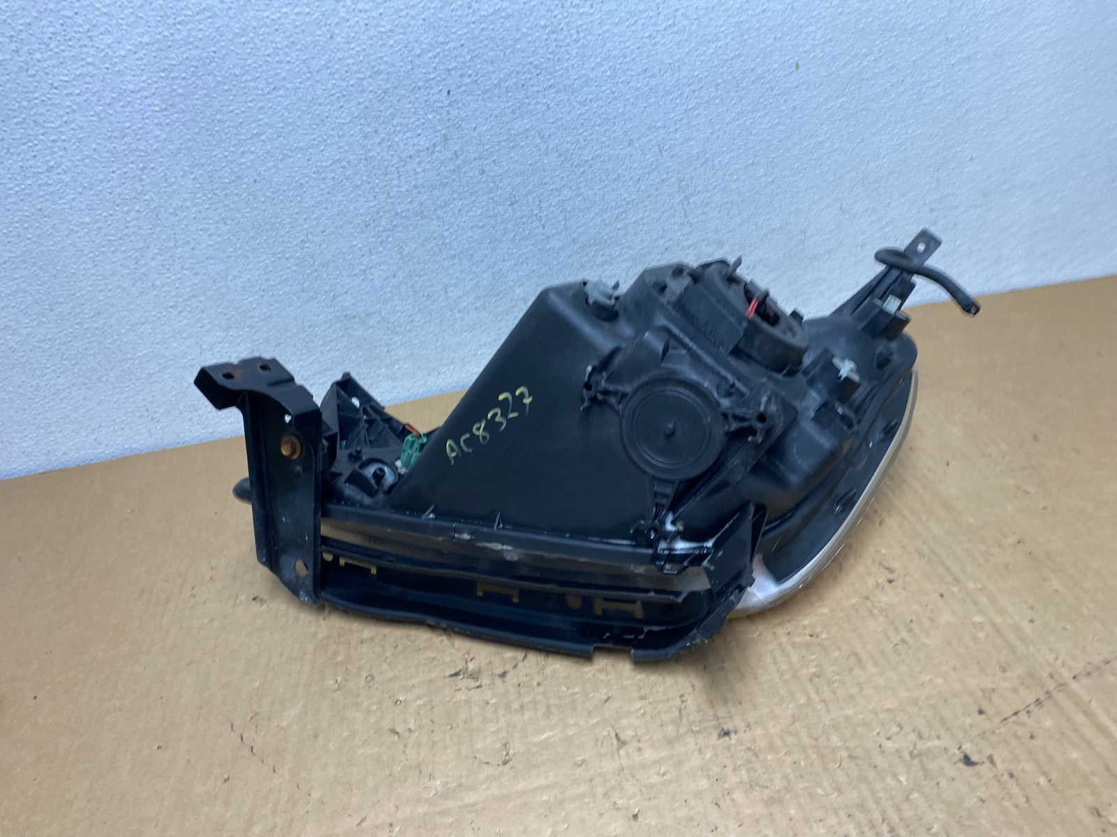 2002 to 2004 Honda CRV CR-V Right Passenger RH Halogen Headlight AC8327 DW6