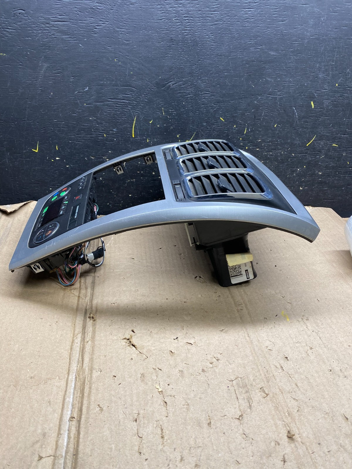 2007 - 2012 GMC Acadia A/C Heater Climate Control Radio Panel Bezel OEM X5820 DG3