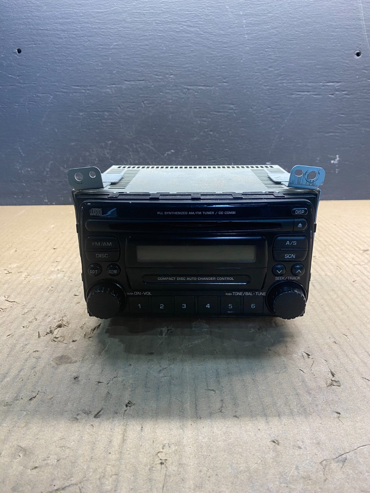 2004 to 2005 Suzuki Vitara Radio Grand AM-FM-stereo-6 Disc CD AC24280