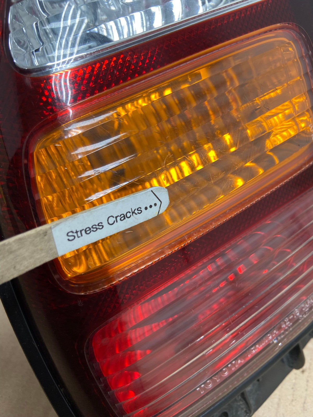 1998 2000 Toyota RAV4 Left Driver LH Side Tail Light AE7205 LK4