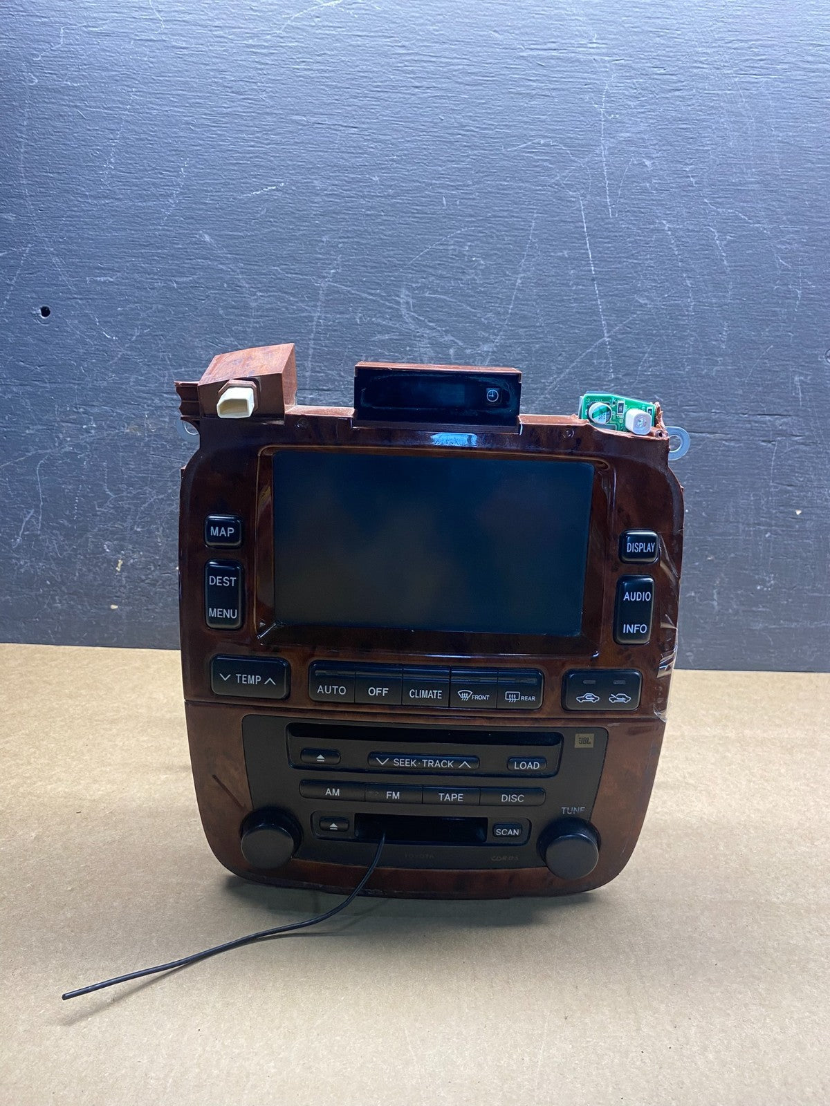 2004 to 2007 Toyota Highlander Climate Control Screen Radio Bezel AG7346 DG0