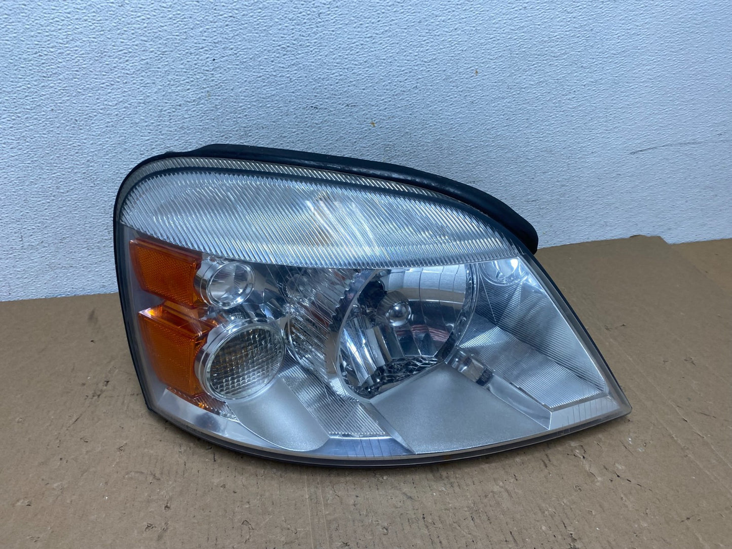 2004 - 2007 Ford Freestar Right Passenger RH Side Headlight Halogen AD8095 DW0