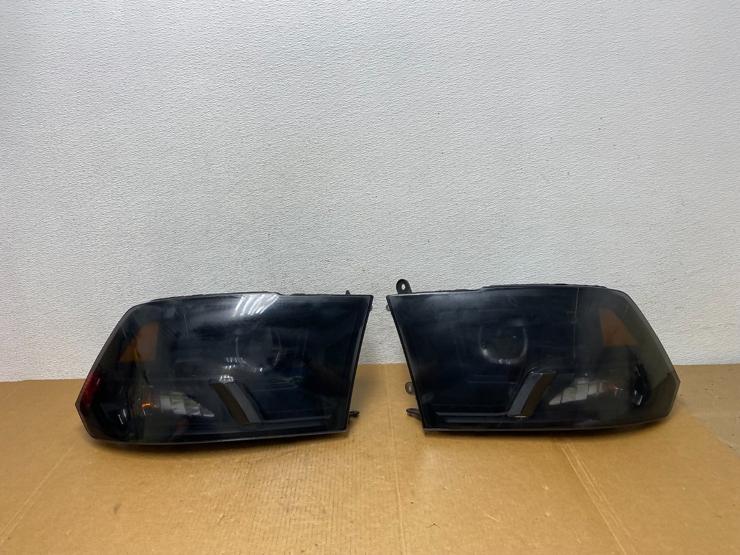 2009 to 2012 Ram 1500 2500 Left+Right Halogen Headlights ad9161 DG0