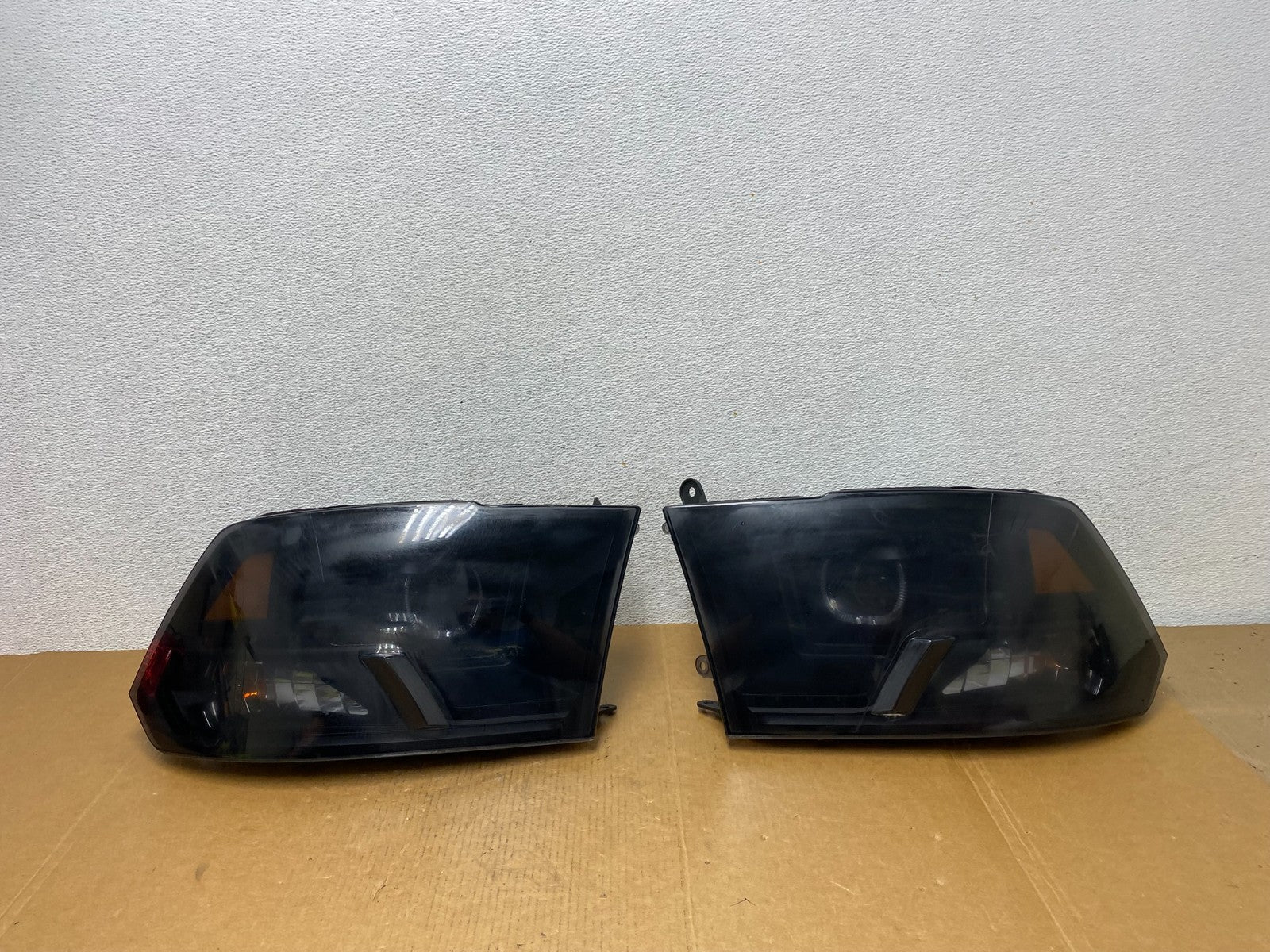 2009 to 2012 Ram 1500 2500 Left+Right Halogen Headlights ad9161 DG0