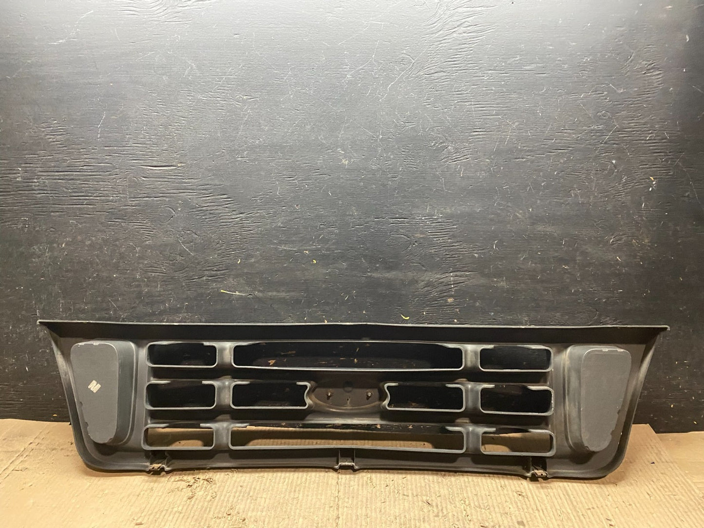 2003 to 2007 Ford Econoline E150 E250 E350 Front Grille Grille V6741 DG8