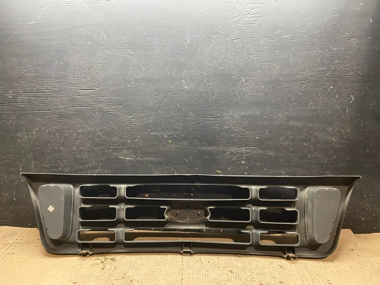 2003 to 2007 Ford Econoline E150 E250 E350 Front Grille Grille V6741 DG8