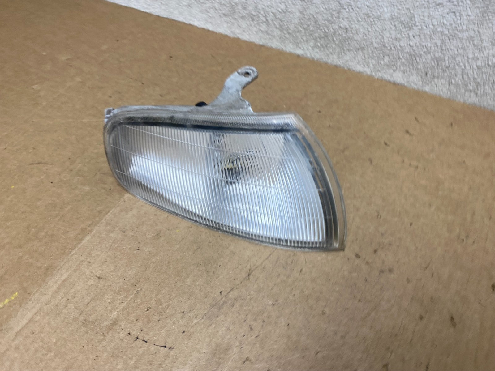 1992 to 1994 Toyota Camry Right Passenger RH Side Turn Signal W8588 DW1