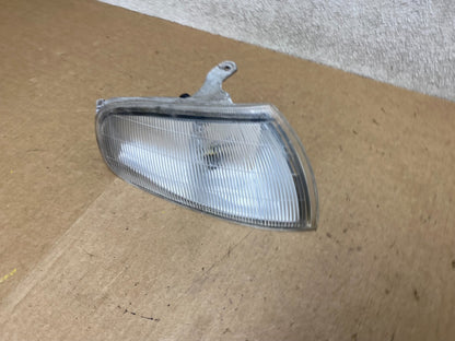 1992 to 1994 Toyota Camry Right Passenger RH Side Turn Signal W8588 DW1