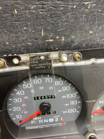 2003 to 2005 Mercury Grand Marquis Speedometer Instrustment Cluster AH3761 DG3