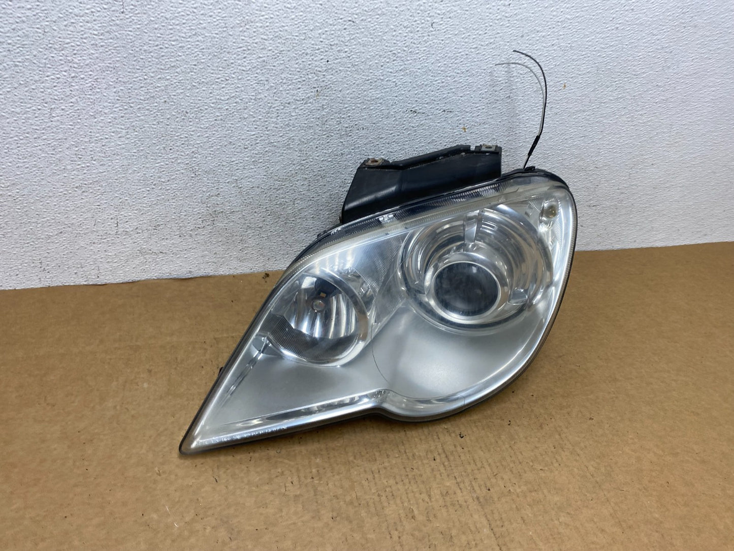 2007 to 2008 Chrysler Pacifica Left Driver LH Xenon Headlight AD4525 DW2