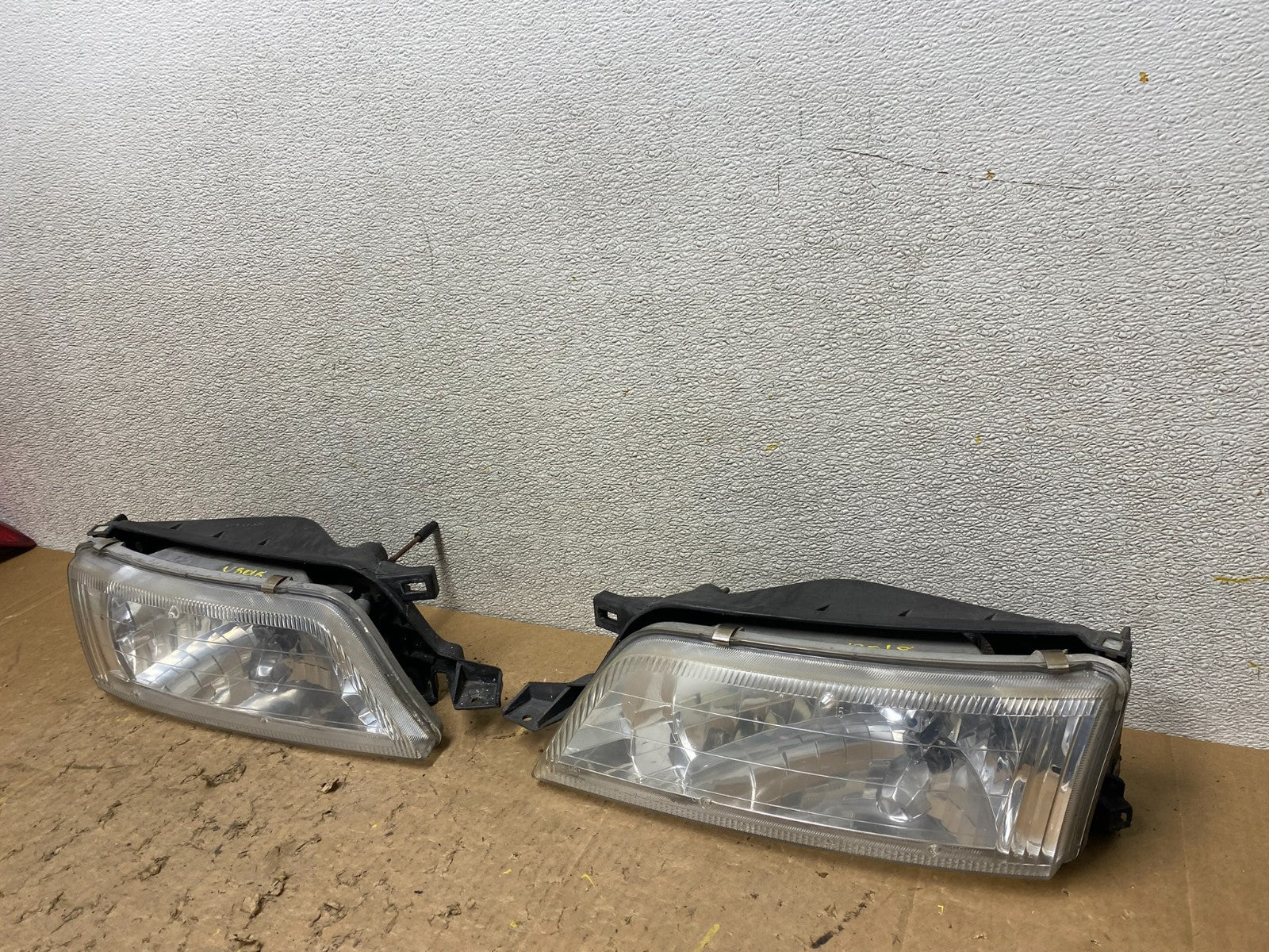 1997 to 1999 Nissan Maxima Left+Right Headlights Halogen OEM V8018 DW1