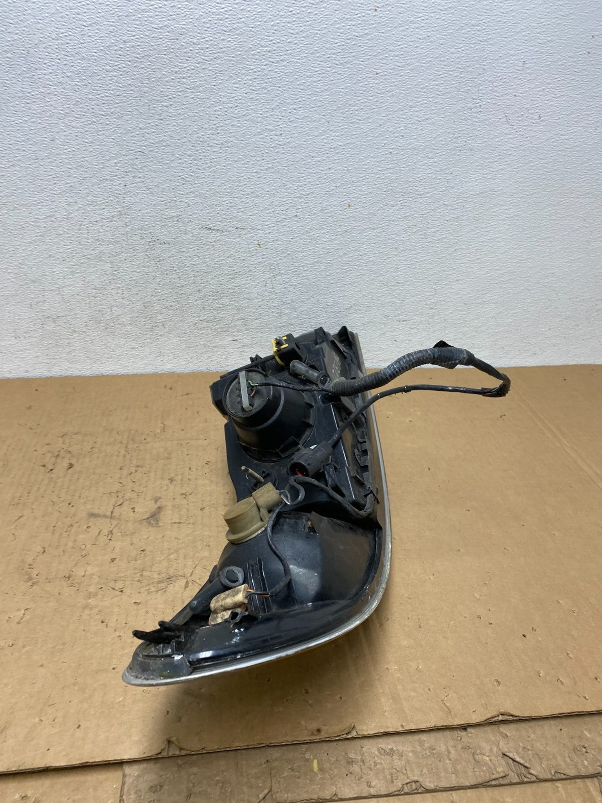 1999 to 2002 Lincoln Continental Left Driver LH Side Headlight AD3227 DW9