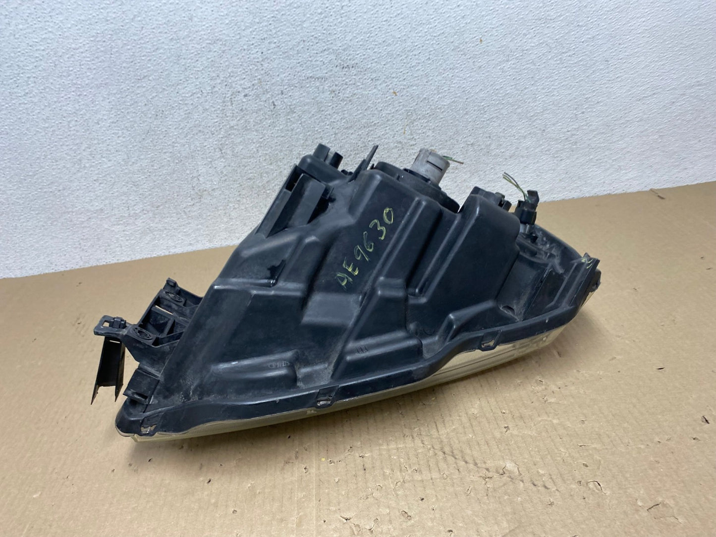 2004 - 2011 Mitsubishi Endeavor Headlight Right Passenger Rh Side AE9630 LK8