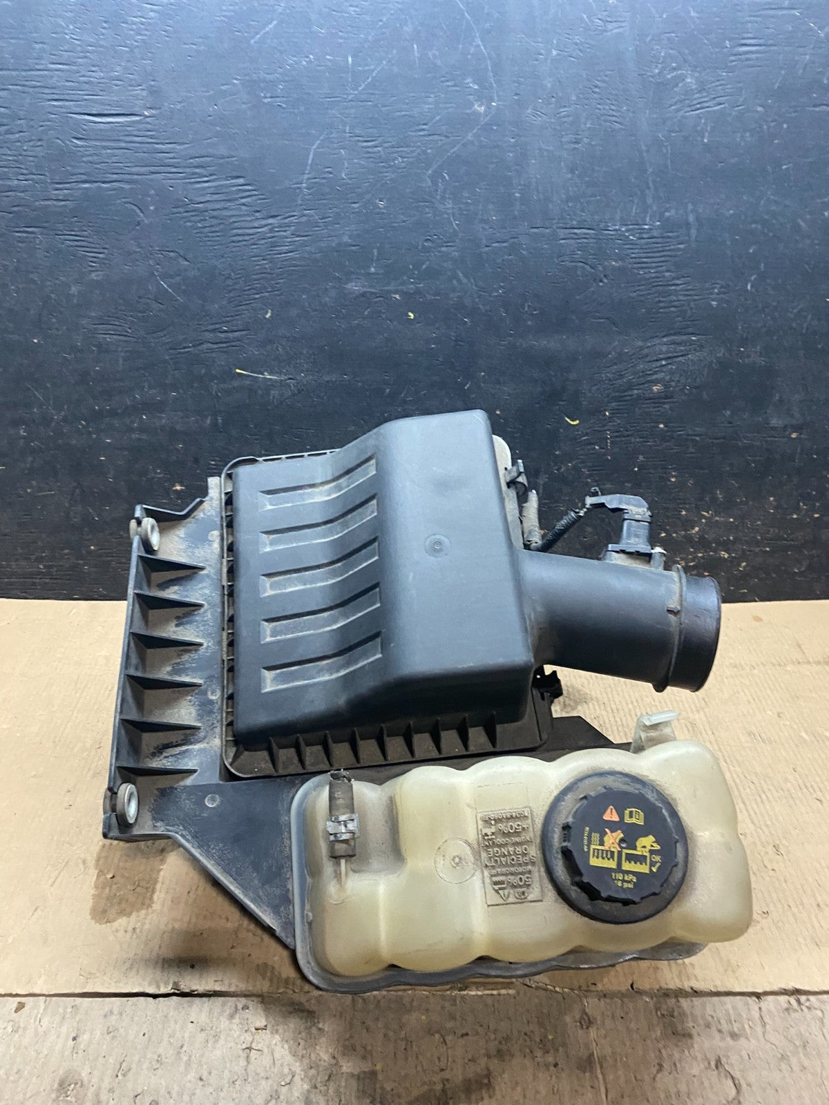 2011-2016 Ford F250 F350 Engine Coolant Reservoir Tank Air Cleaner Box X3175  DG0