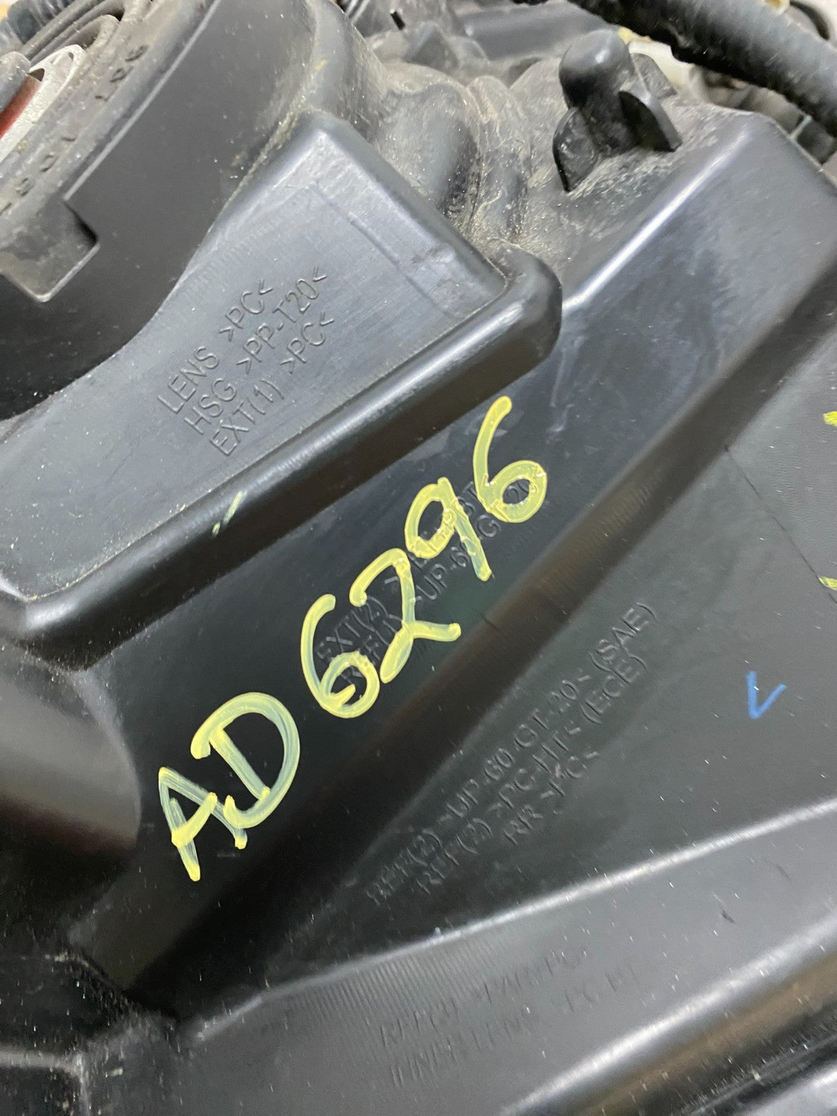 2009 2010 2011 Honda Pilot Left Driver LH Halogen Headlight AD6296 DW9