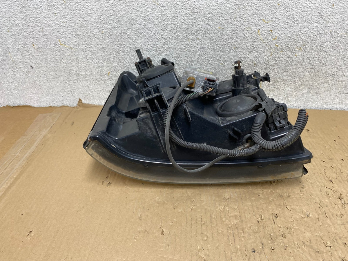 2002 to 2006 Cadillac Escalade Left Driver Lh Xenon HID Headlight AH2868 DW5