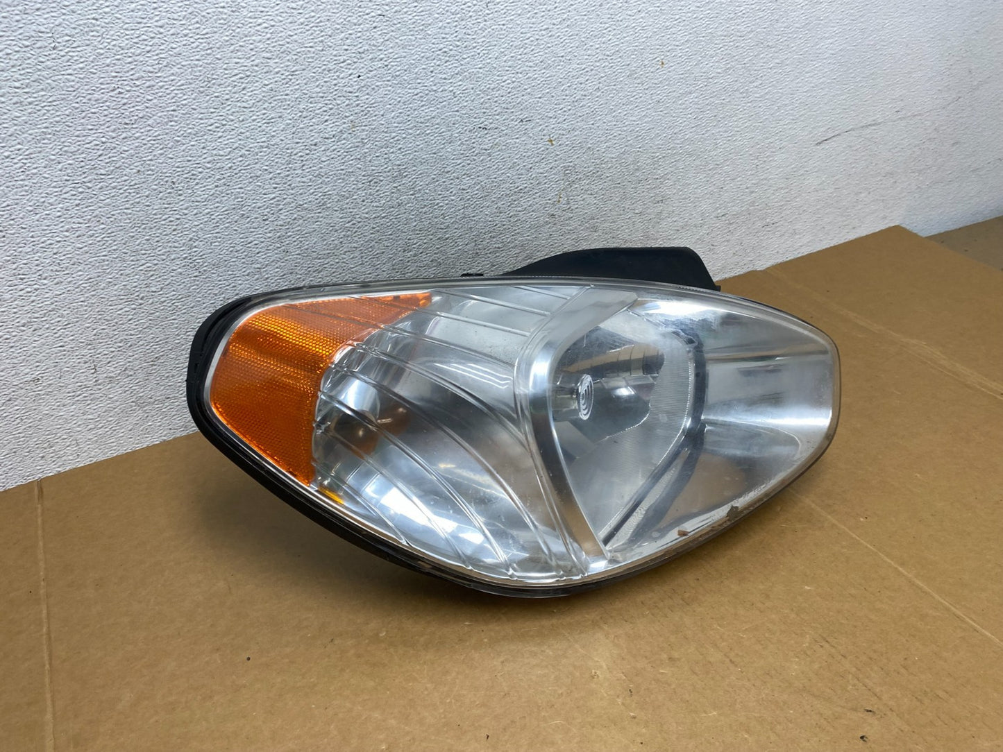 2006 to 2011 Hyundai Accent Sedan Right Passenger Halogen Headlight AD8945 DW2