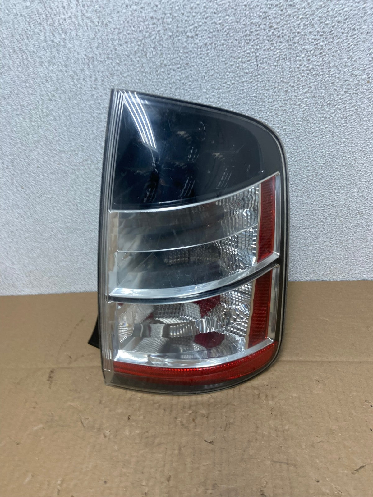 2004 - 2005 Toyota Prius Right Passenger Side Rh Tail Light AB6216 LK0